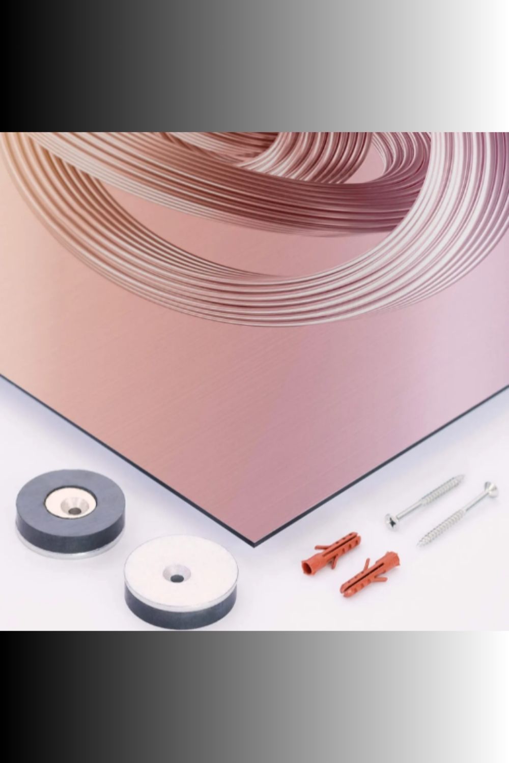 Modernes Gaming-Wandbild mit einem schwarzen Controller, der von violettem Neonlicht und Lichtpartikeln umgeben ist. Dibond